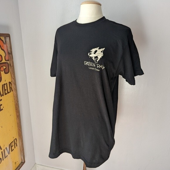 Green Day 2017 Tour Local Crew T-shirt Size L - Picture 1 of 7